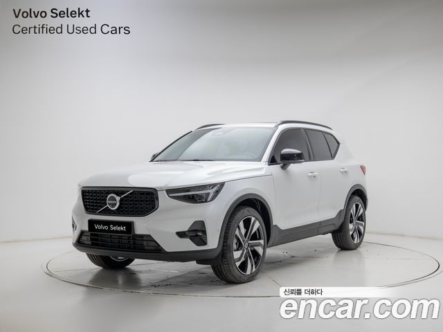 Volvo XC40 2025