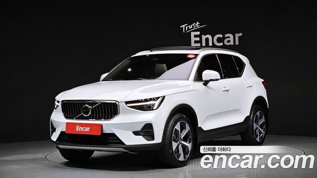 Volvo XC40 2025