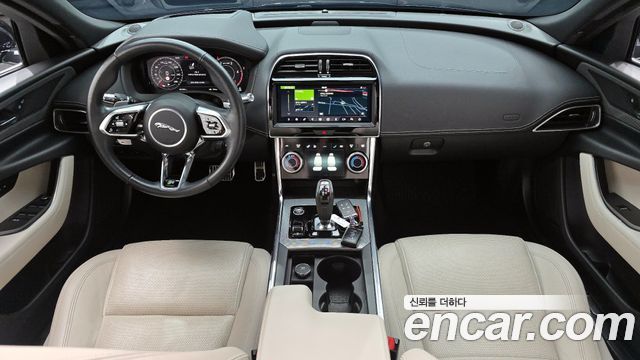 Jaguar XE 2020