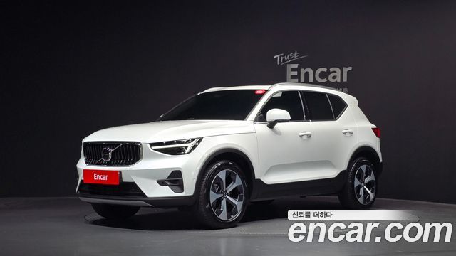 Volvo XC40 2025