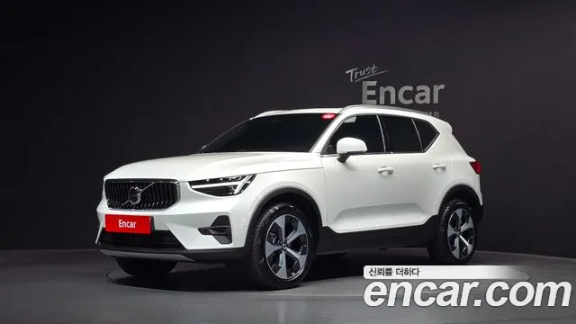 Volvo XC40 2025