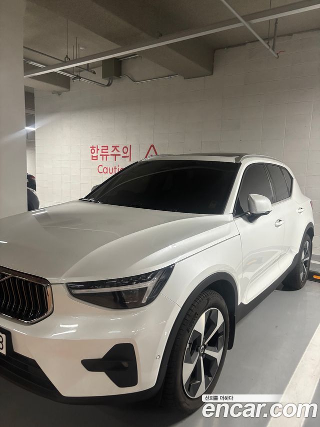 Volvo XC40 2025