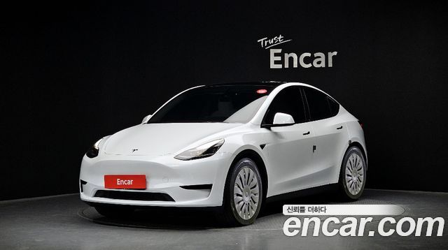 Tesla Model Y 2024