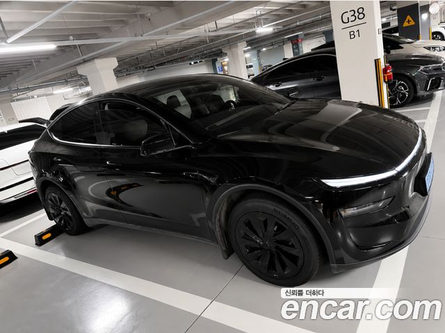 Tesla Model Y 2025