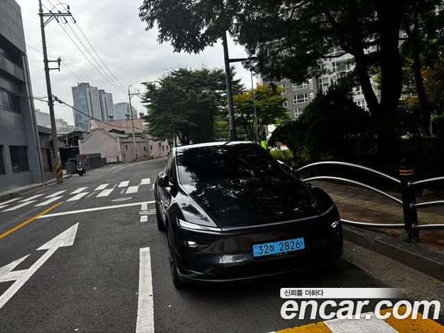 Tesla Model Y 2025