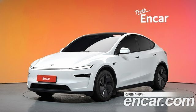 Tesla Model Y 2025