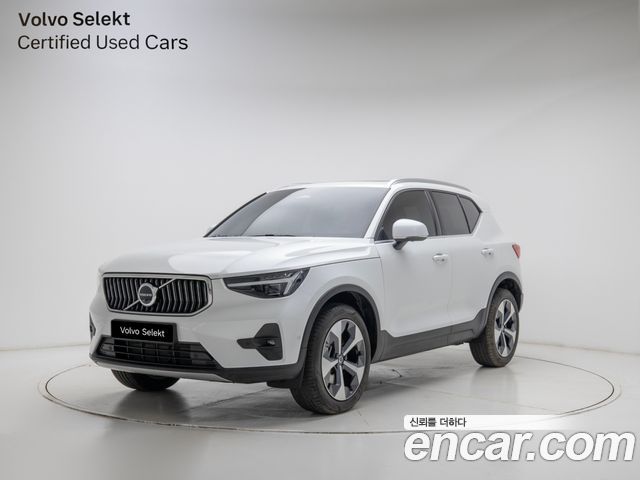 Volvo XC40 2025
