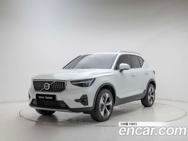 Volvo XC40 2025