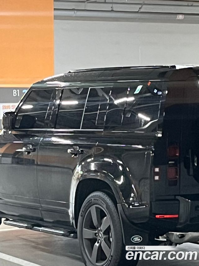 Land Rover Defender 2025