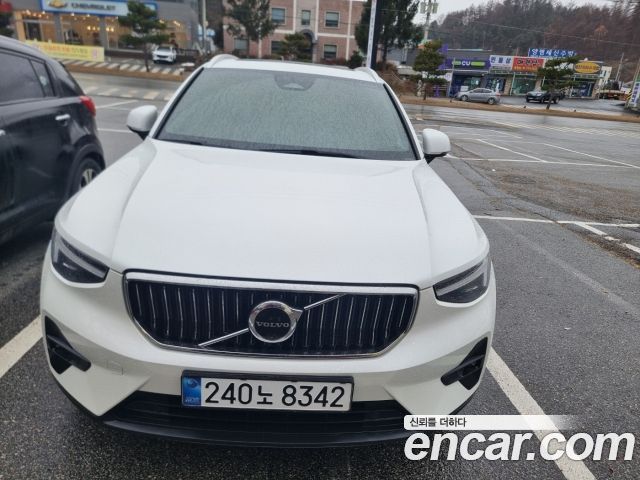 Volvo XC40 2025