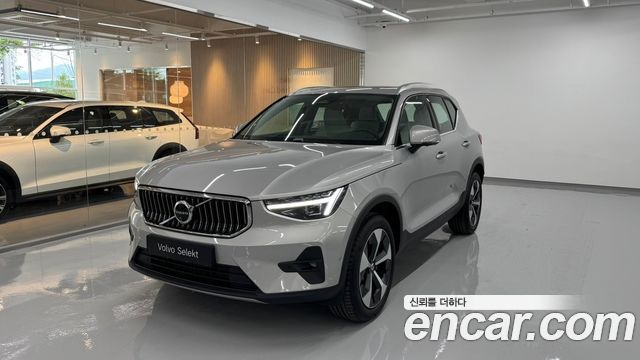 Volvo XC40 2025