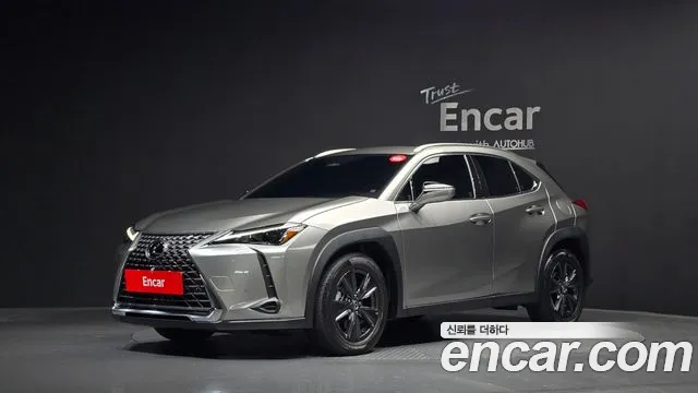 Lexus UX 2025