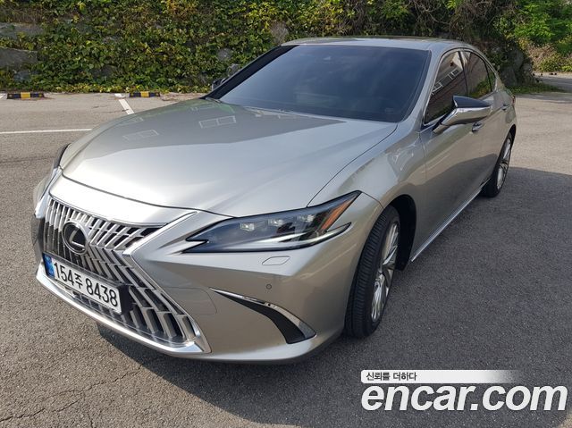 Lexus ES 2025