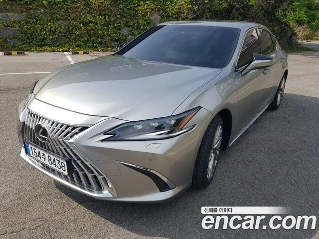 Lexus ES 2025