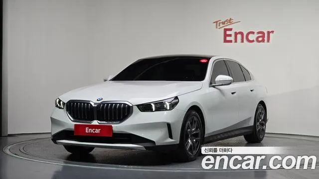 BMW 5-Series 2023