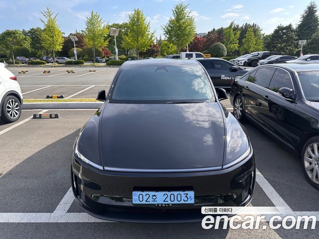 Tesla Model Y 2025
