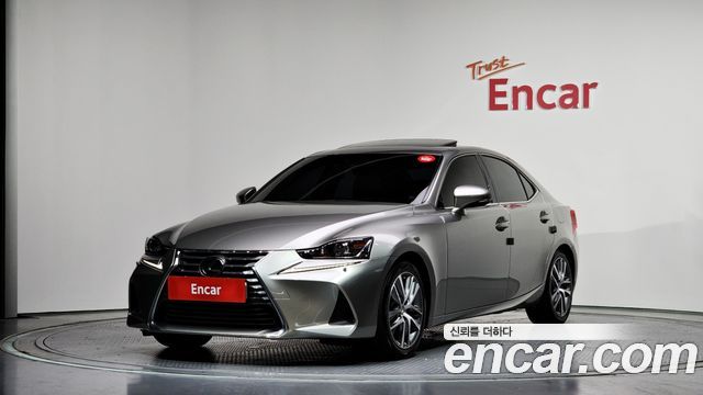 Lexus IS 2019