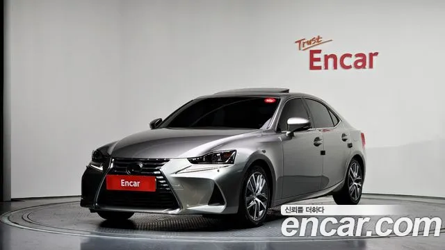 Lexus IS 2019