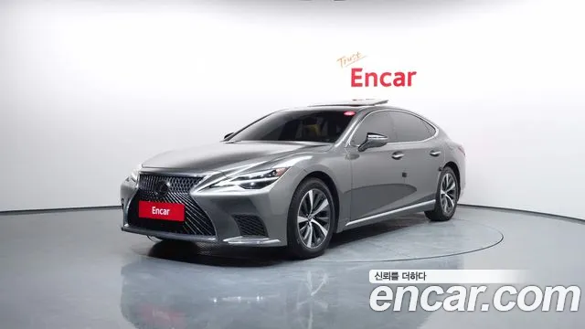 Lexus LS 2022
