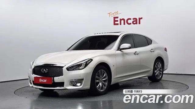 Infiniti Q70 2019