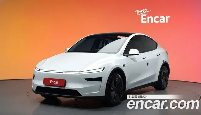 Tesla Model Y 2025
