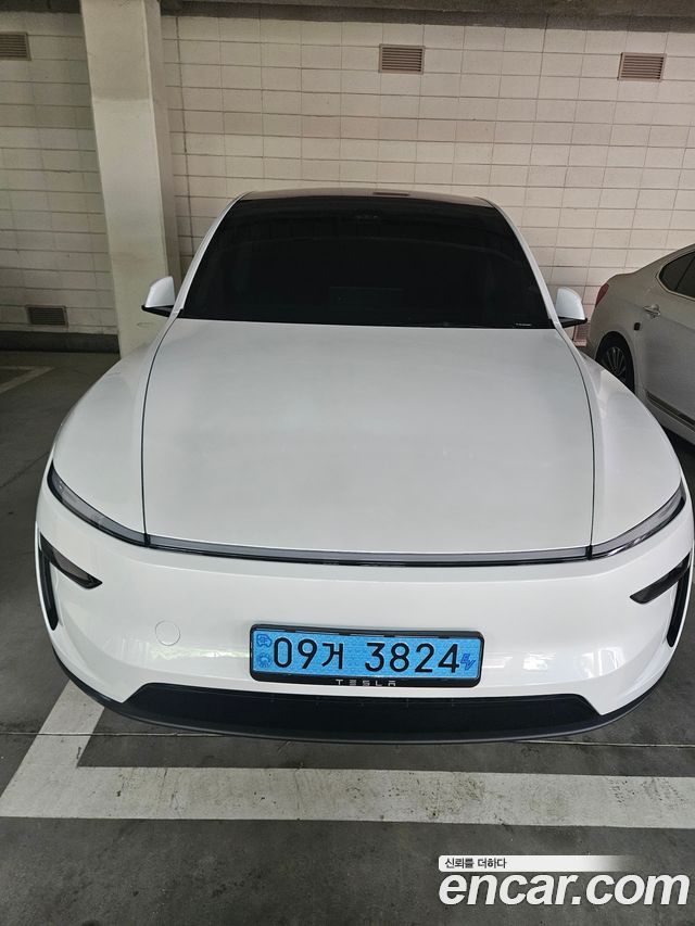 Tesla Model Y 2025