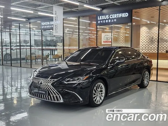 Lexus ES 2025