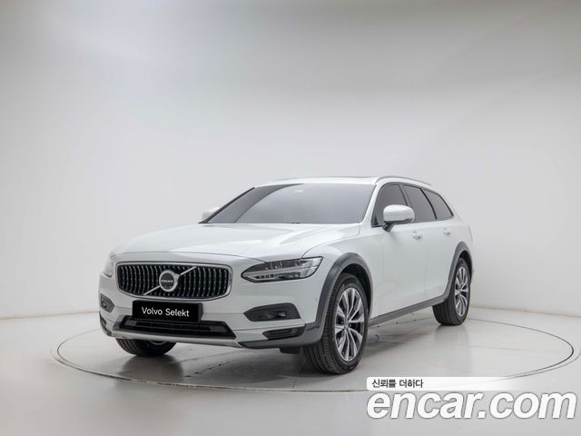 Volvo V90 2025