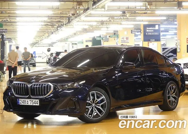 BMW 5-Series 2024