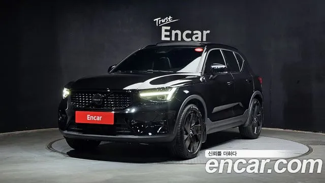 Volvo XC40 2025