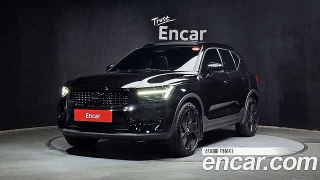 Volvo XC40 2025