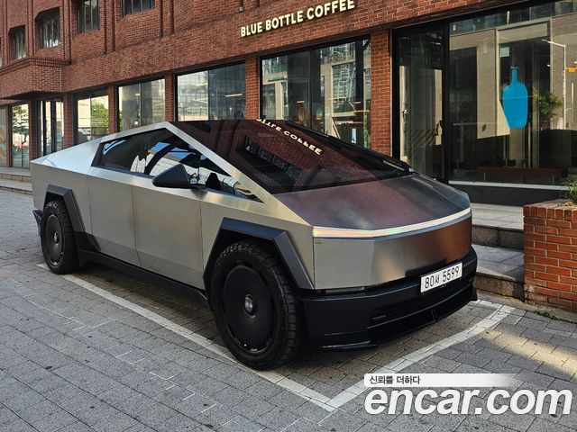 Tesla Cybertruck 2025