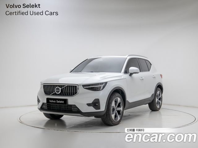 Volvo XC40 2025