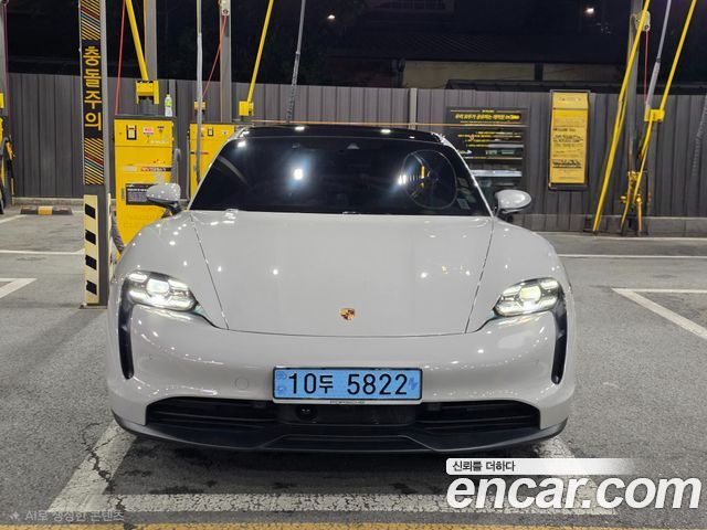 Porsche Taycan 2023