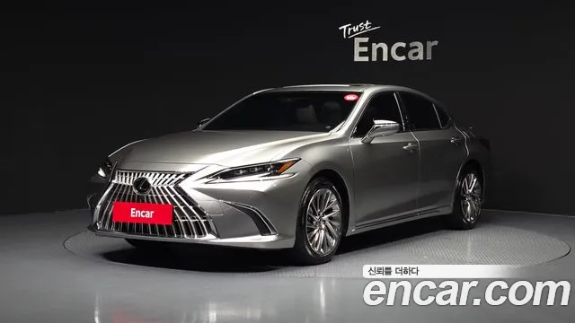 Lexus ES 2025