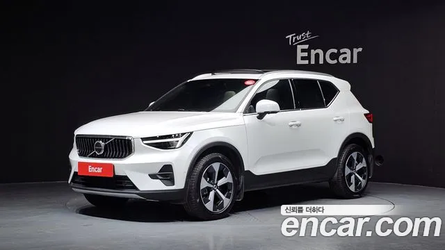 Volvo XC40 2025