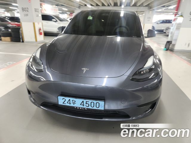 Tesla Model Y 2024