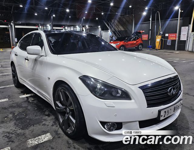 Infiniti M 2010