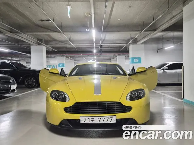 Aston Martin Vantage 2016