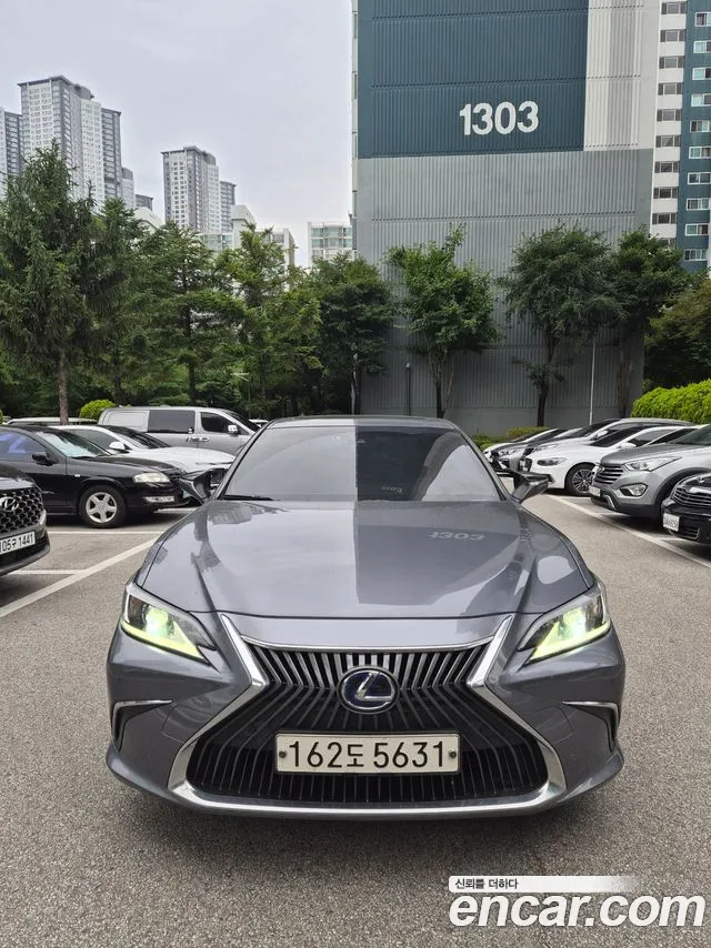 Lexus ES 2020