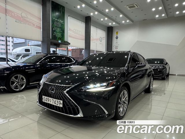 Lexus ES 2024