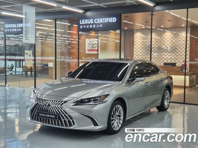 Lexus ES 2025