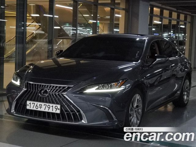 Lexus ES 2022