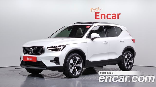Volvo XC40 2025