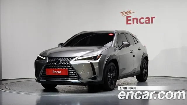 Lexus UX 2025