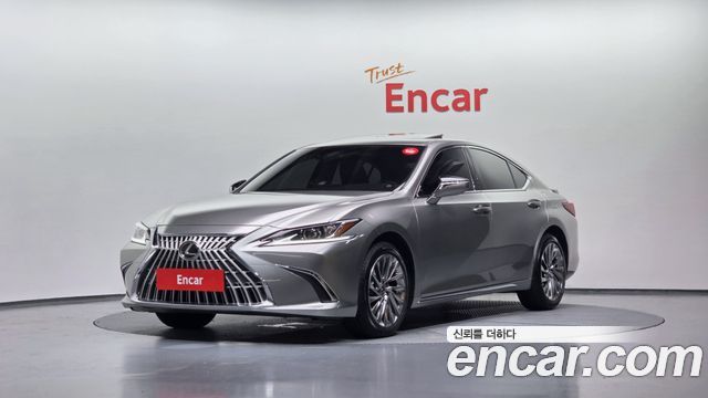Lexus ES 2025