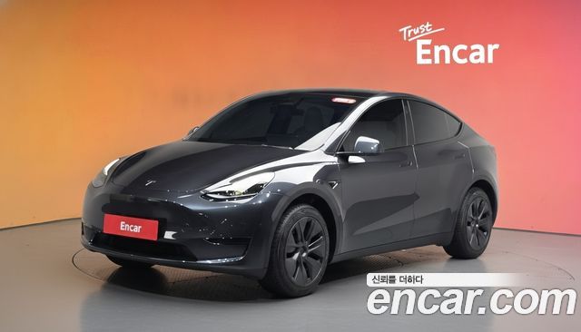 Tesla Model Y 2025