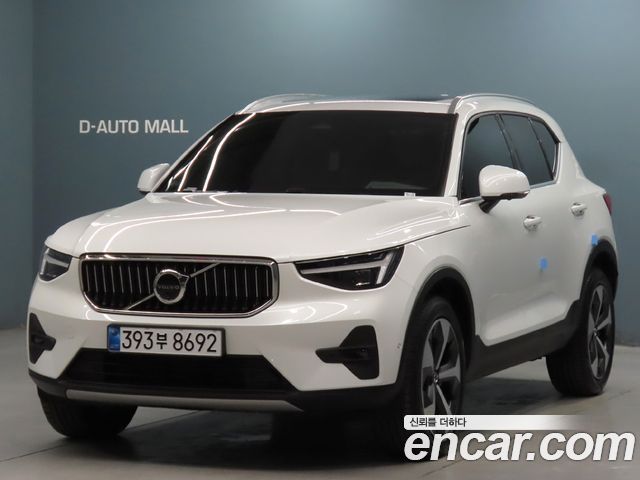 Volvo XC40 2025