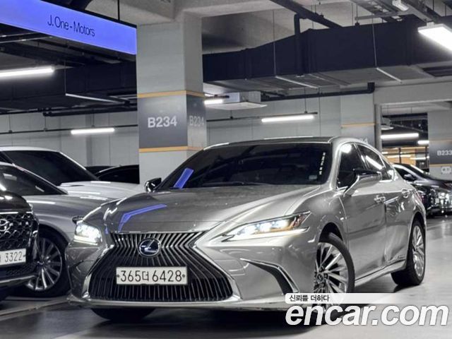 Lexus ES 2021