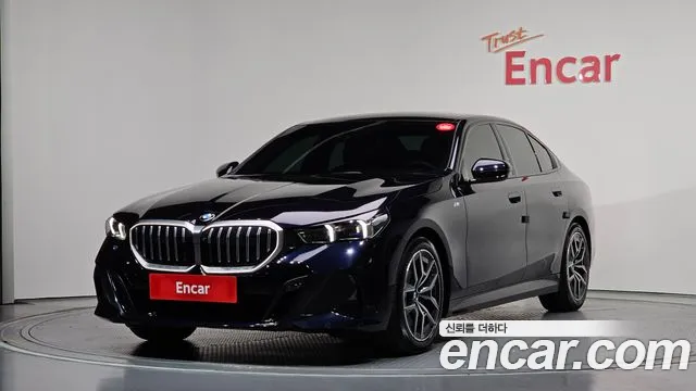 BMW 5-Series 2024